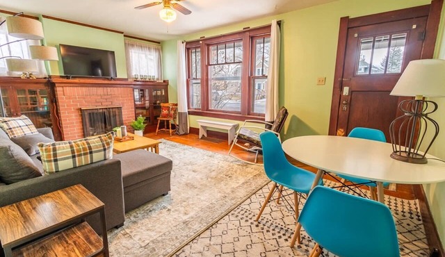 Warm and Welcoming 2 Bedroom 2 Blocks from UWYO