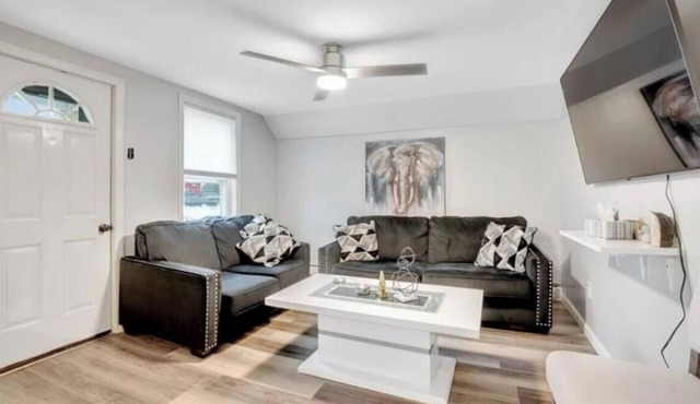 Warm and welcoming 2 bedroom apartment in Woonsocket