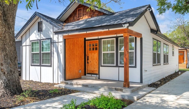 Warm and welcoming single family home minutes from Downtown San Antonio