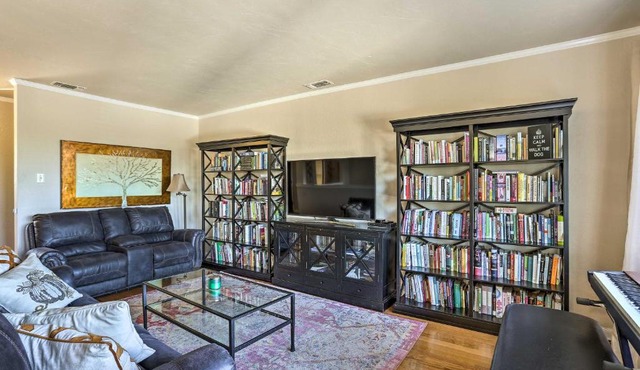 Warm Anderson Abode with Furnished Porch and Deck