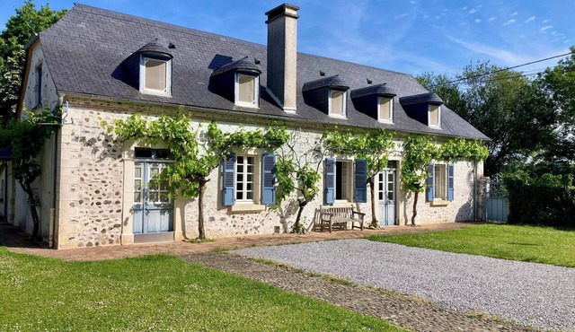 Warm, authentic cottage between Pau, Lourdes and the Pyrenees