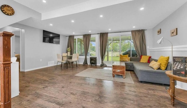 Warm Casa by the Bay✦Sunroom✦Balcony✦BBQ & Grill!