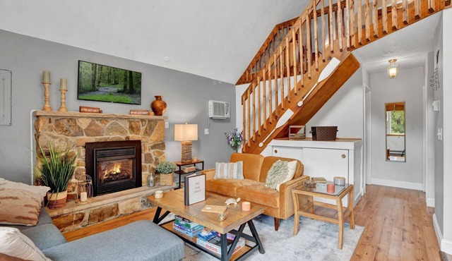 Warm Chalet in Emerald Lakes, Poconos! Lakes/Pools/Deck/Kayak/Fire pits/Grill