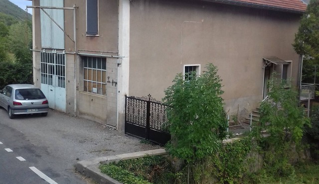 Warm, characterful house, former village forge, ideal for hiking.