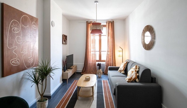 Warm & cosy, close to metro station A Charpennes