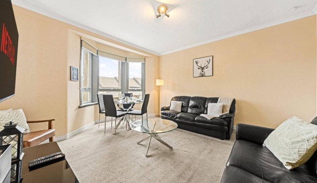 Warm & Cosy Family Home With Free Parking!