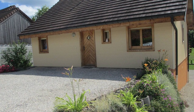 Warm cottage Clairvaux les lacs - 200 m from the beach