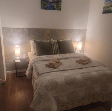 Warm cozy 1 bdrm close to Hwy