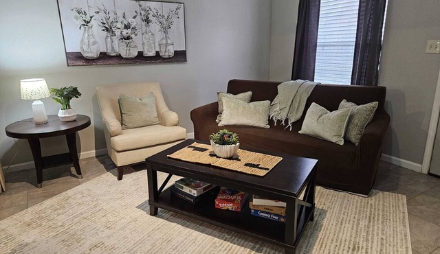 Warm & Cozy 4- Bedroom Home in the heart of Cordova, Close to Everything.