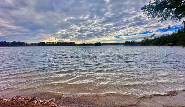 Warm & Cozy 4BR Cumberland Lake Cabin w/Dock, Boats & Crystal Clear Water