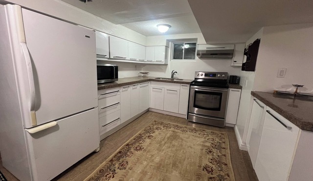 Warm, Cozy Basement Apartment in Toronto, Cross to bus stub