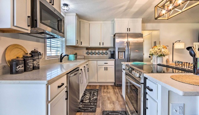 Warm + Cozy Buckeye Lake Home: Yard + Patios!