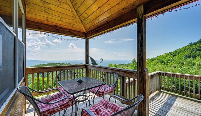 Warm & Cozy Cabin w/Deck on Top of the Blue Ridge