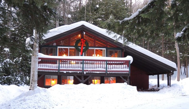 Warm, Cozy, Chalet Nestled In The Pines, WiFi, Close To Ski Areas, Attractions