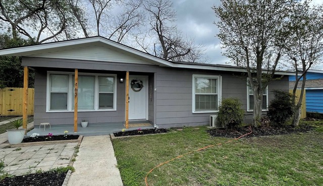 Warm & Cozy Charming 3-bedroom house with WiFi and AC in fabulous San Antonio
