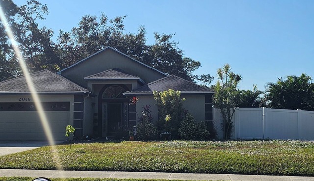 Warm & Cozy Family Home in a Quiet Neighborhood