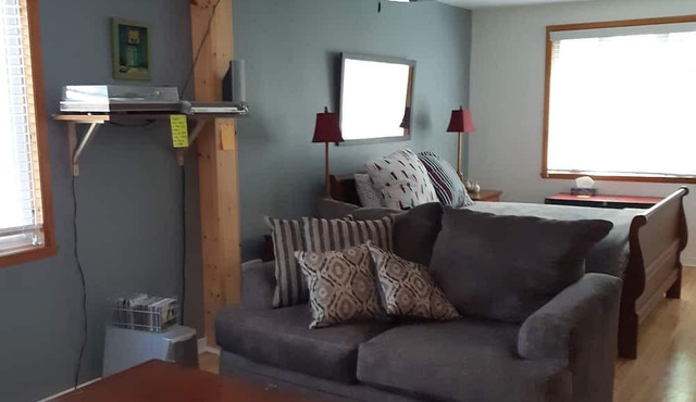Warm,cozy Lake house