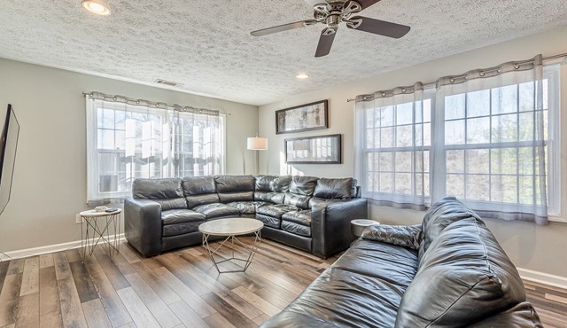 Warm & Cozy! | Off-street Parking