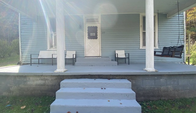 Warm. Cozy. Simple! Northfork WV! ATV/SxS Friendly! Very spacious! Sleeps 12+