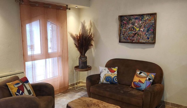 Warm, designer apartment in town center between lake and mountains