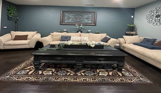 Warm & Elegant Home - Perfect Location