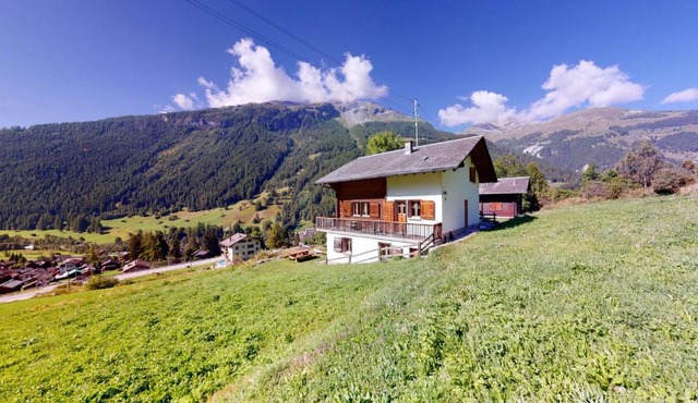 Warm family apartment in Evolène, nice outdoor space, view on the mountains