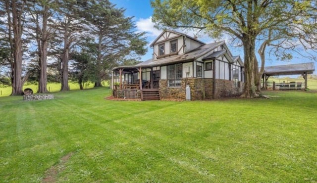 Warm, Family & Country Escape