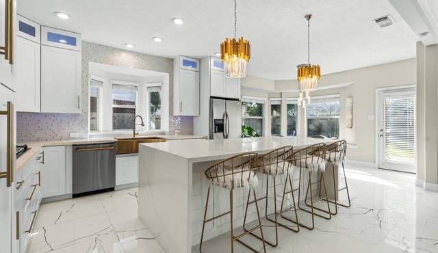 Warm family home 5DBs in Katy