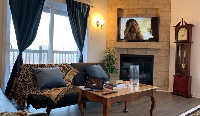 Warm House in Sainte-anne-des-lacs