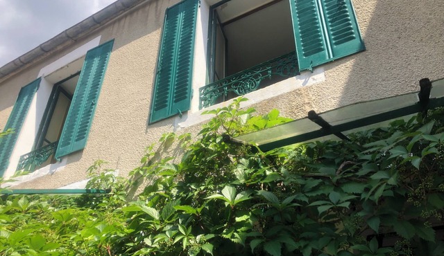 Warm house, free wifi, private garden with flowers, 20 min. from Vézelay.