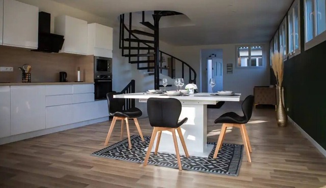 Warm house with garden near train station