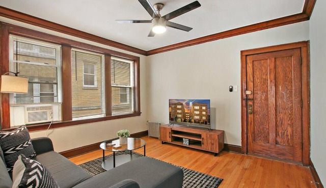 Warm & Inviting 2BR Apartment - Fullerton 1B