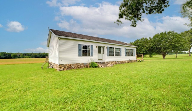 Warm & Inviting Family Home - 2 Mi to Golf Course!