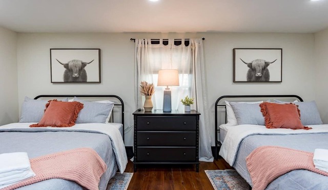 Warm & Inviting Farmhouse Loft | Walk to River, Dining, Shopping & Bridgewater College