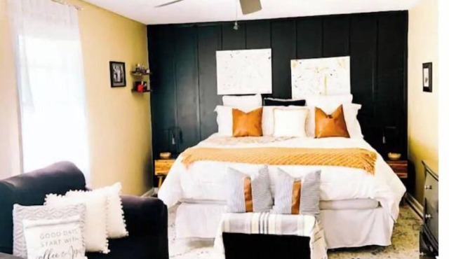 Warm & Inviting home 5 minutes walking distance from restaurants.