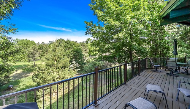 Warm & inviting retreat with a washer/dryer, central AC, fast WiFi, & gas grill