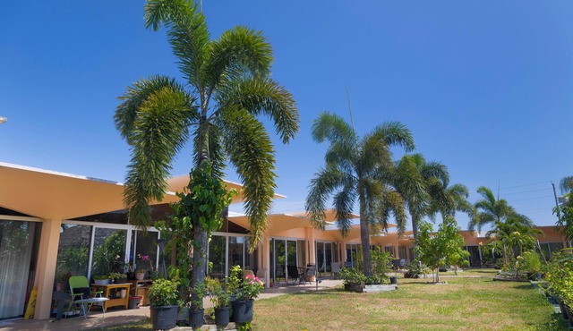 Warm Mineral Springs Motel
