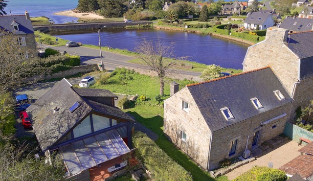 Warm, modern house 50m from the sea