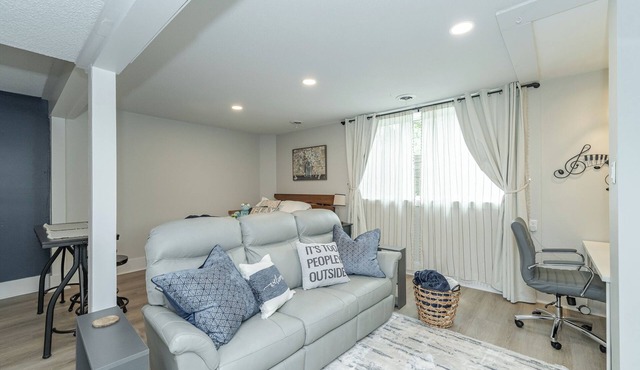 Warm Nest Inn - Newly remodeled spacious studio - across street from St Mary's
