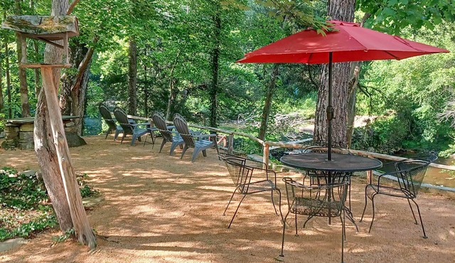 Warm + Peaceful Home w/Fire Pit on Haw River