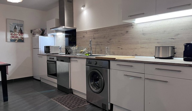 Warm, renovated house with whirlpool bath