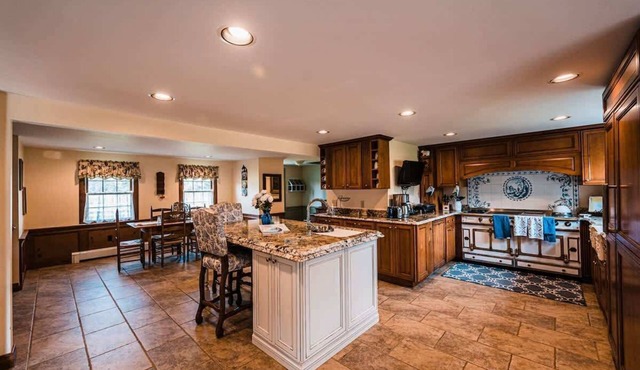 Warm Riverside Kingfield Ranch