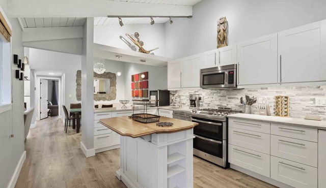 Warm Springs Getaway | Hot Tub | Near Lift & Downtown