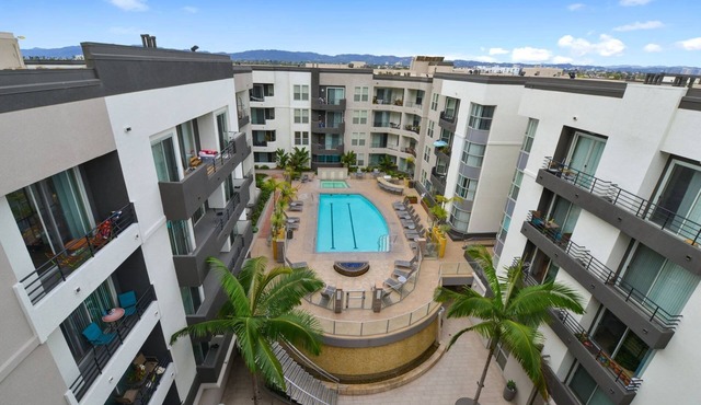 Warm Studio by the Ocean · Pool · Gym · Hot Tub · BBQ · Free Parking