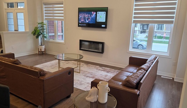 Warm & Stylish 4BR Townhouse near Thermea Spa. close to 412 and 401.