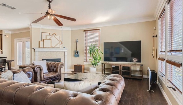 Warm Suburban 3BR Townhome near DT