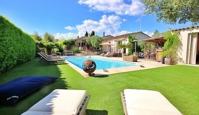 Warm summer Provencal villa, quiet, green, sunny, pisc/garden/jacu/petanque