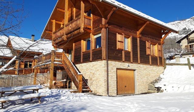 Warm traditional wooden chalet Briançon Serrechevalier 1200m