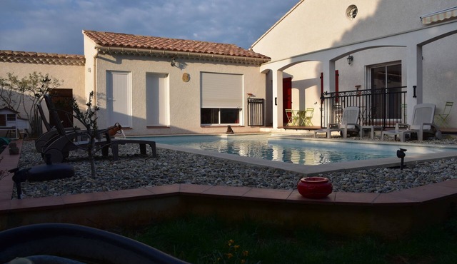 WARM VILLA WITH SWIMMING POOL