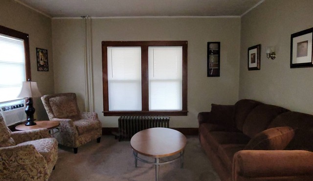 Warm & welcoming 1 bedroom apartment with patio